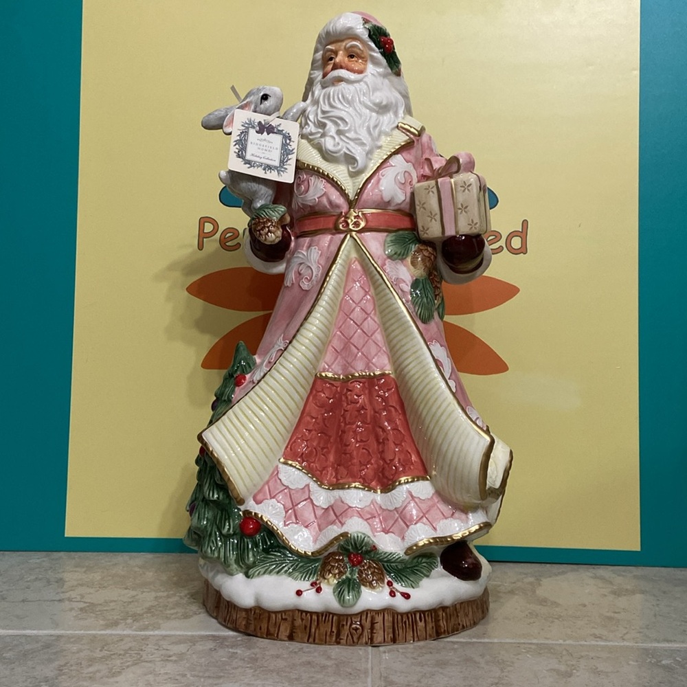 Corner Ruby SANTA Figurine